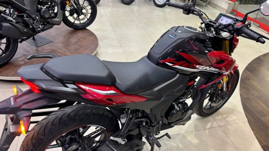 Honda Hornet 2.0, New Honda Hornet 2.0, 2025 Honda Hornet 2.0, Honda Hornet 2.0 Price in India, Honda Hornet 2.0 Mileage, Honda Hornet 2.0 Features, Honda Hornet 2.0 Specifications, Honda Hornet 2.0 Review, Honda Hornet 2.0 Performance, होंडा हॉर्नेट 2.0,